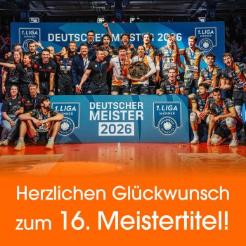 Bild der BR Recycling Volleys mit Meisterschale. Darunter steht Herzlichen Glückwunsch zum 16. Meistertitel